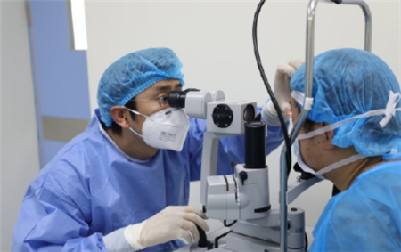 做激光近视手术治疗是什么原理？眼科医院